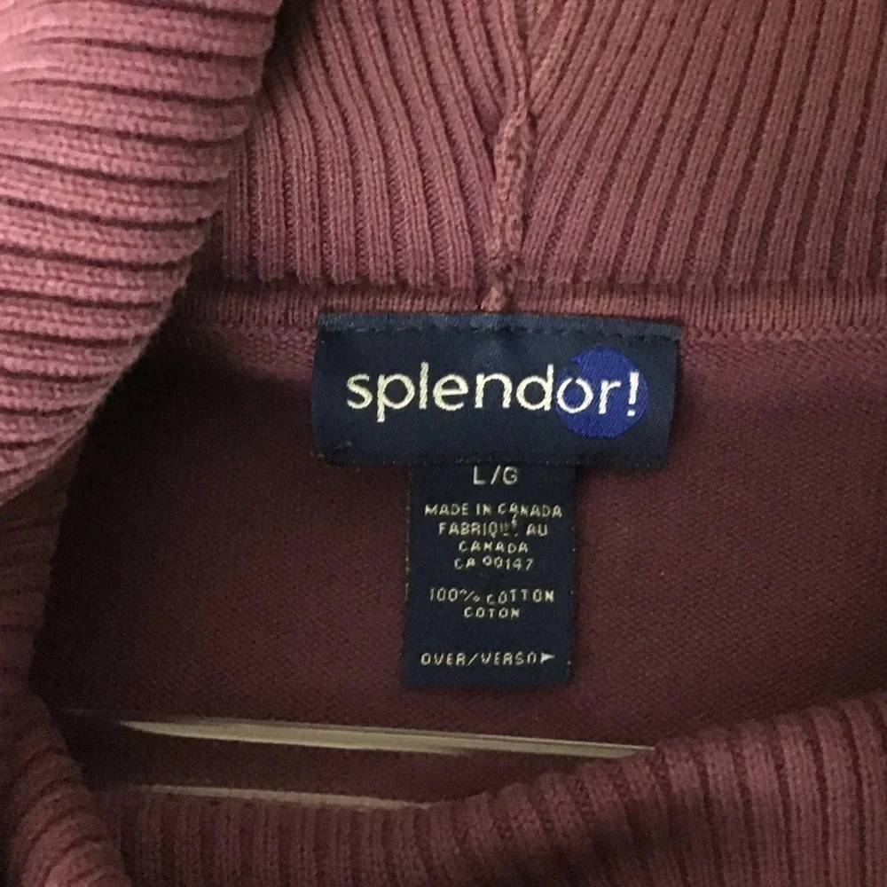 Splendor! %100 cotton turtleneck sweater. Size large.